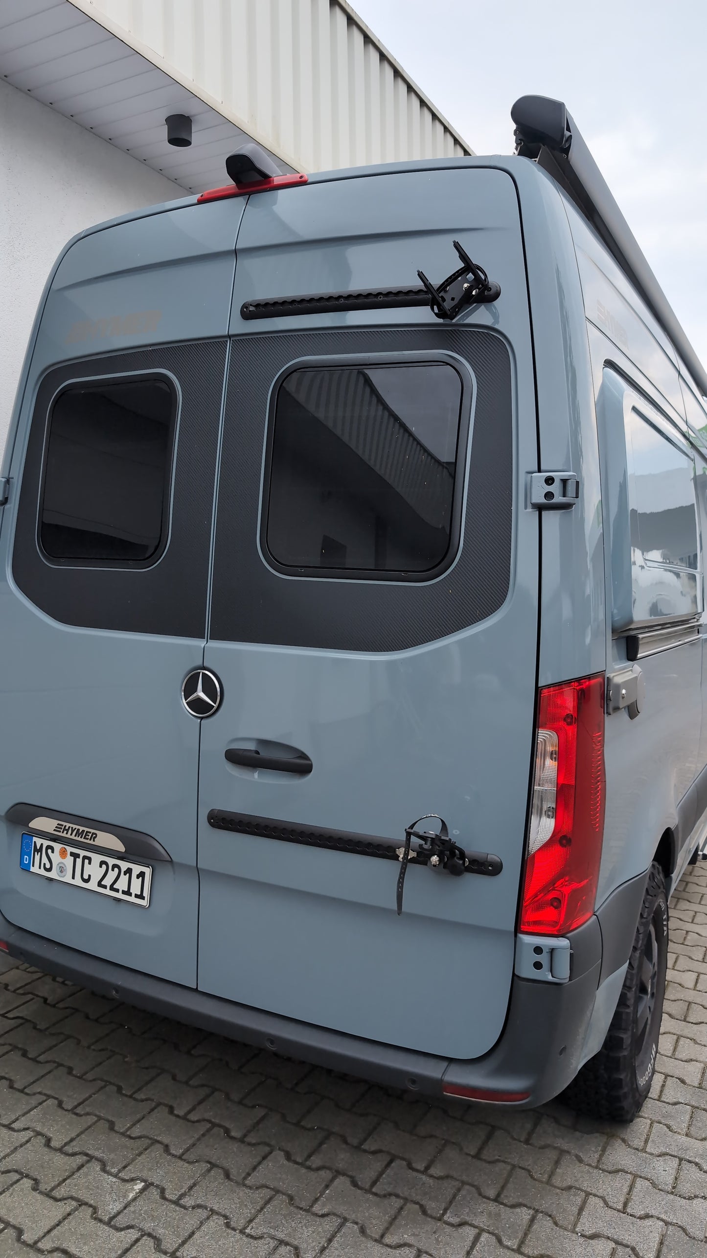 PUSHrack V2 Fahrradträger/Halter für Kastenwagen ab 2,25m Crafter, MAN TGE, Sprinter, Fiat Ducato, Boxer, Jumper Movano Heckträger vertikal