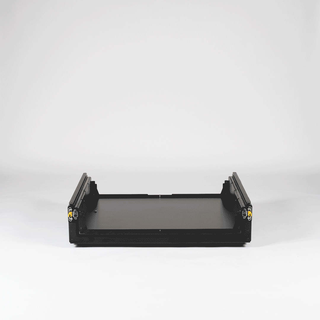 https://cdn.shopify.com/s/files/1/0861/6053/9973/files/squiq-traveler-compact-kofferraumauszug-campingbox.gif?v=1765291652