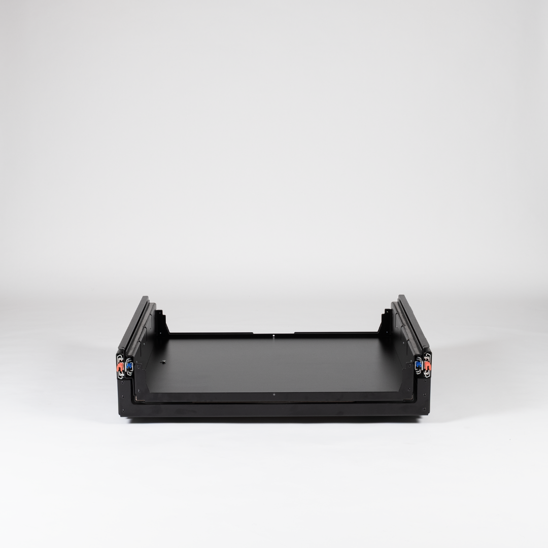 https://cdn.shopify.com/s/files/1/0861/6053/9973/files/squiq-traveler-compact-kofferraumauszug-einfach-alltagstauglich.png?v=1765291652
