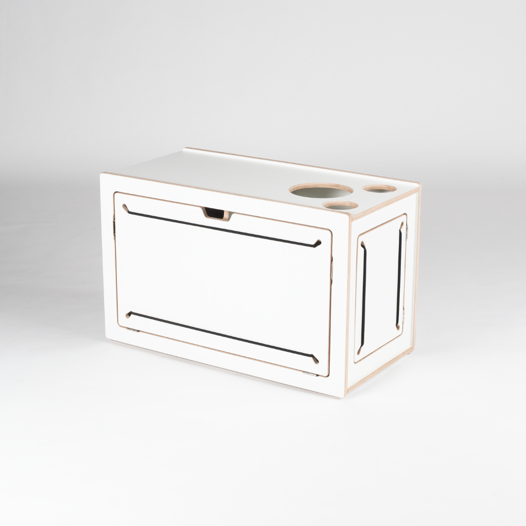 https://cdn.shopify.com/s/files/1/0861/6053/9973/files/squiq-traveler-max-campingbox-links-geschlossen.png?v=1752209751