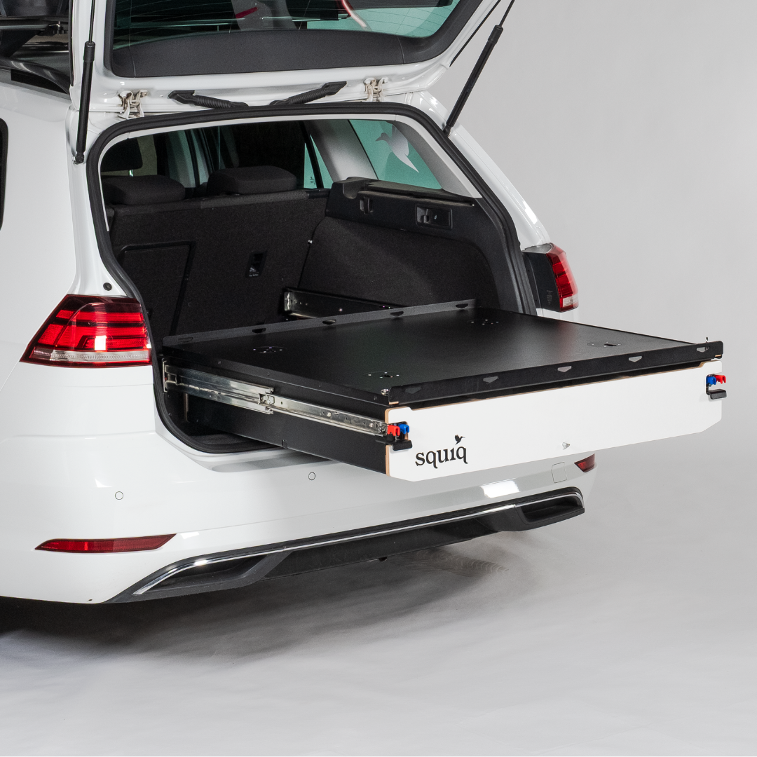 https://cdn.shopify.com/s/files/1/0861/6053/9973/files/squiq-traveler-regular-auszug-ohne-campingbox-alltagstauglich-kombi.png?v=1754652023