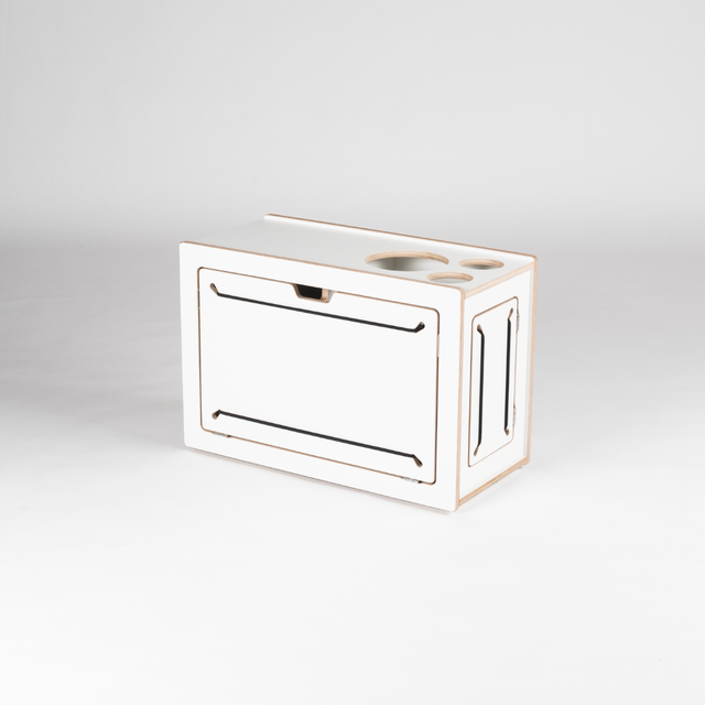 https://cdn.shopify.com/s/files/1/0861/6053/9973/files/squiq-traveler-regular-campingbox-links-geschlossen.png?v=1752209751