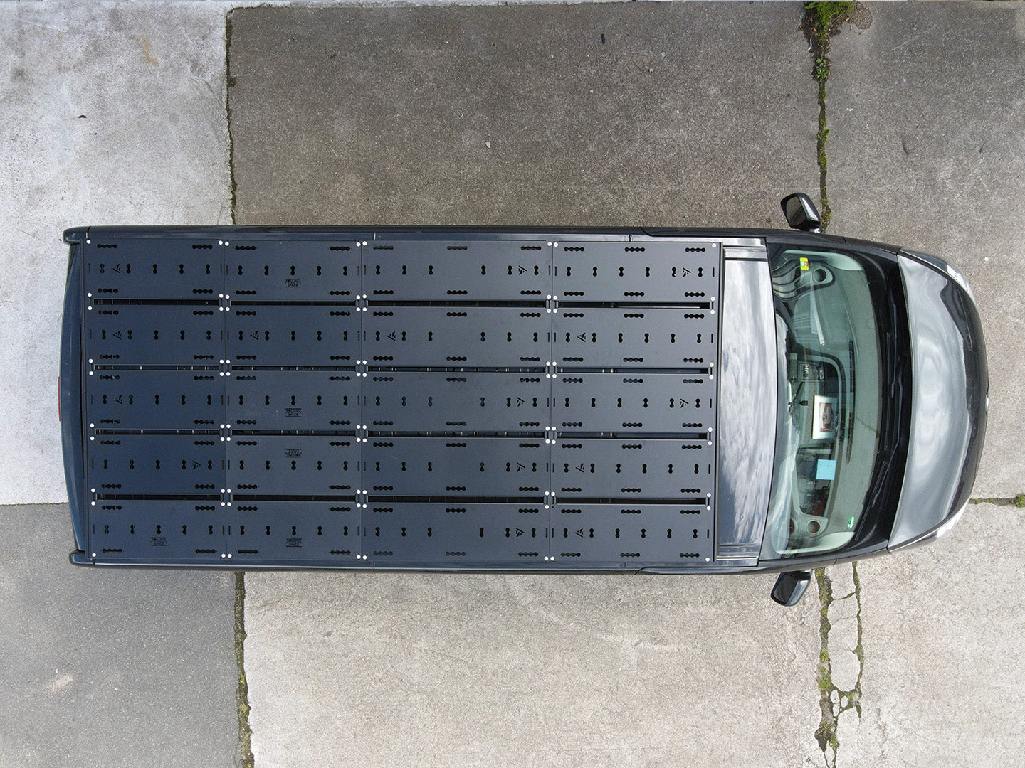 https://www.rolling-space.de/media/5b/a7/58/1753269184/1NI0121F00PPPP_Dachtraegersystem_Nissan_NV300_L2%20(6).jpg