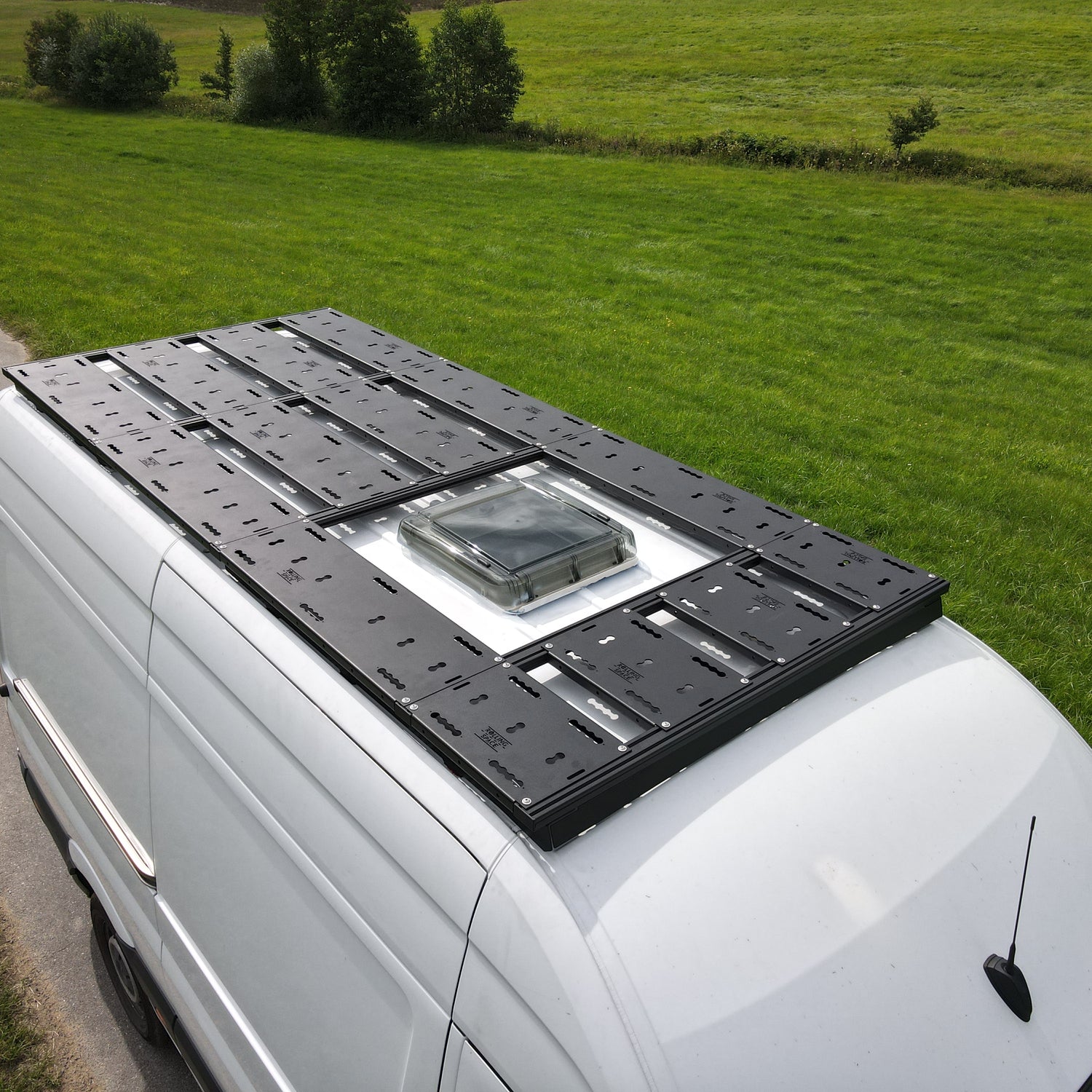 Dachträgersystem Mercedes Sprinter / VW Crafter L2 | SpaceRack - Nein - Vollträger Rolling-Space