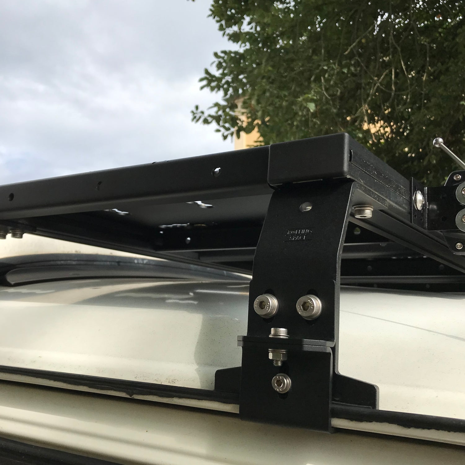 VW T3 Dachträger vor Aufstelldach / Funkbrücke - SpaceRack modular | ultraflach | robust Rolling-Space