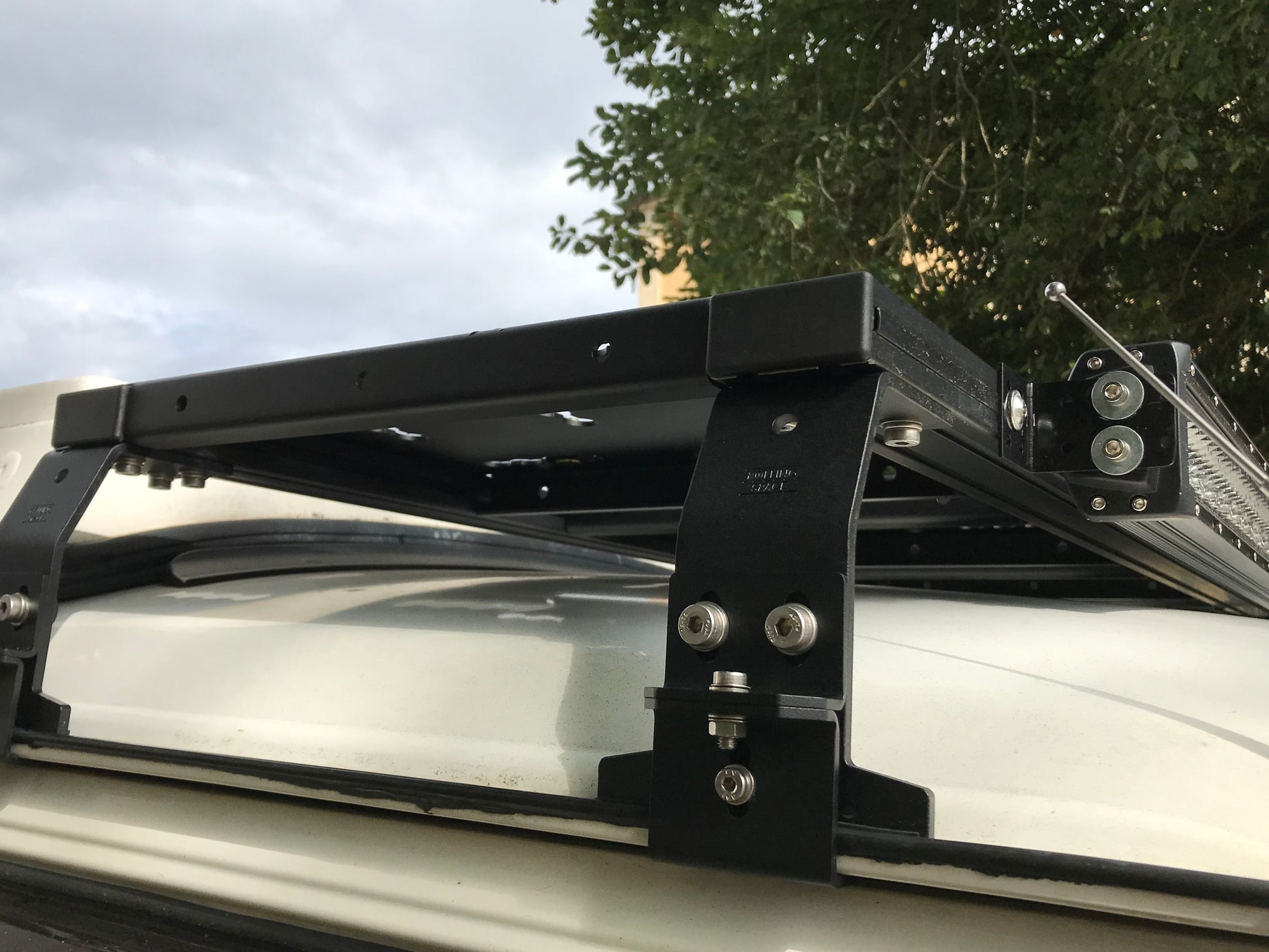 VW T3 Dachträger vor Aufstelldach / Funkbrücke - SpaceRack modular | ultraflach | robust Rolling-Space