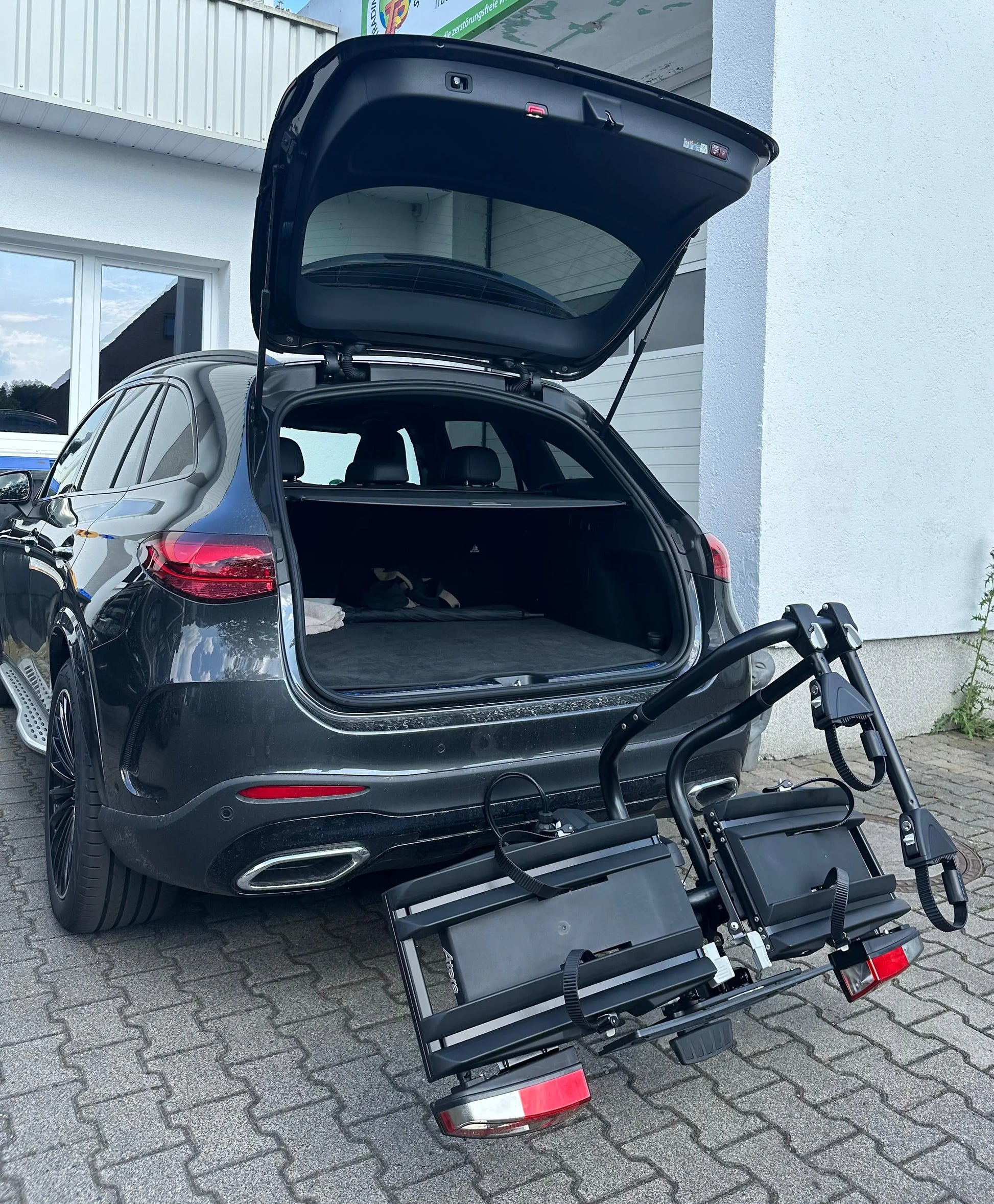 atera fahrradständer ATERA GENIO PRO FAHRRADTRÄGER AHK abklappbar 022785 BLACK EDITION schwarz Bus,Van, Transporter – CamperMacherei