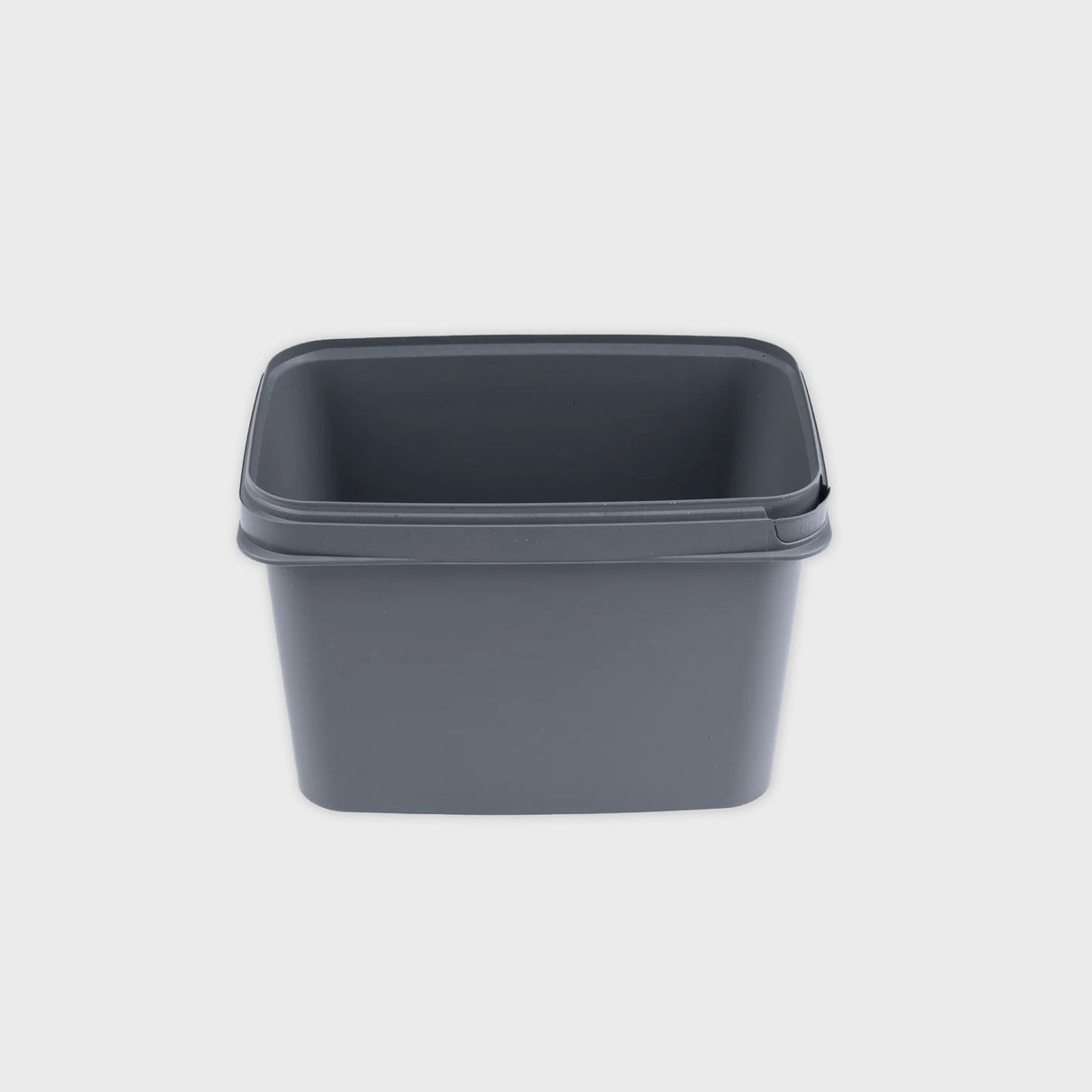 Grauer rechteckiger Aufbewahrungseimer aus Kunststoff, ideal für Haushalt und Organisation.