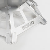 Edelstahl-Ständer mit Ausschnitten und dem Schriftzug „BOXIO“, geeignet für mobile Outdoor-Küchen.