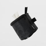 Schwarze, faltbare Tasche mit Taschentüchern an der Oberseite, markiert mit dem Logo "BOXIO".