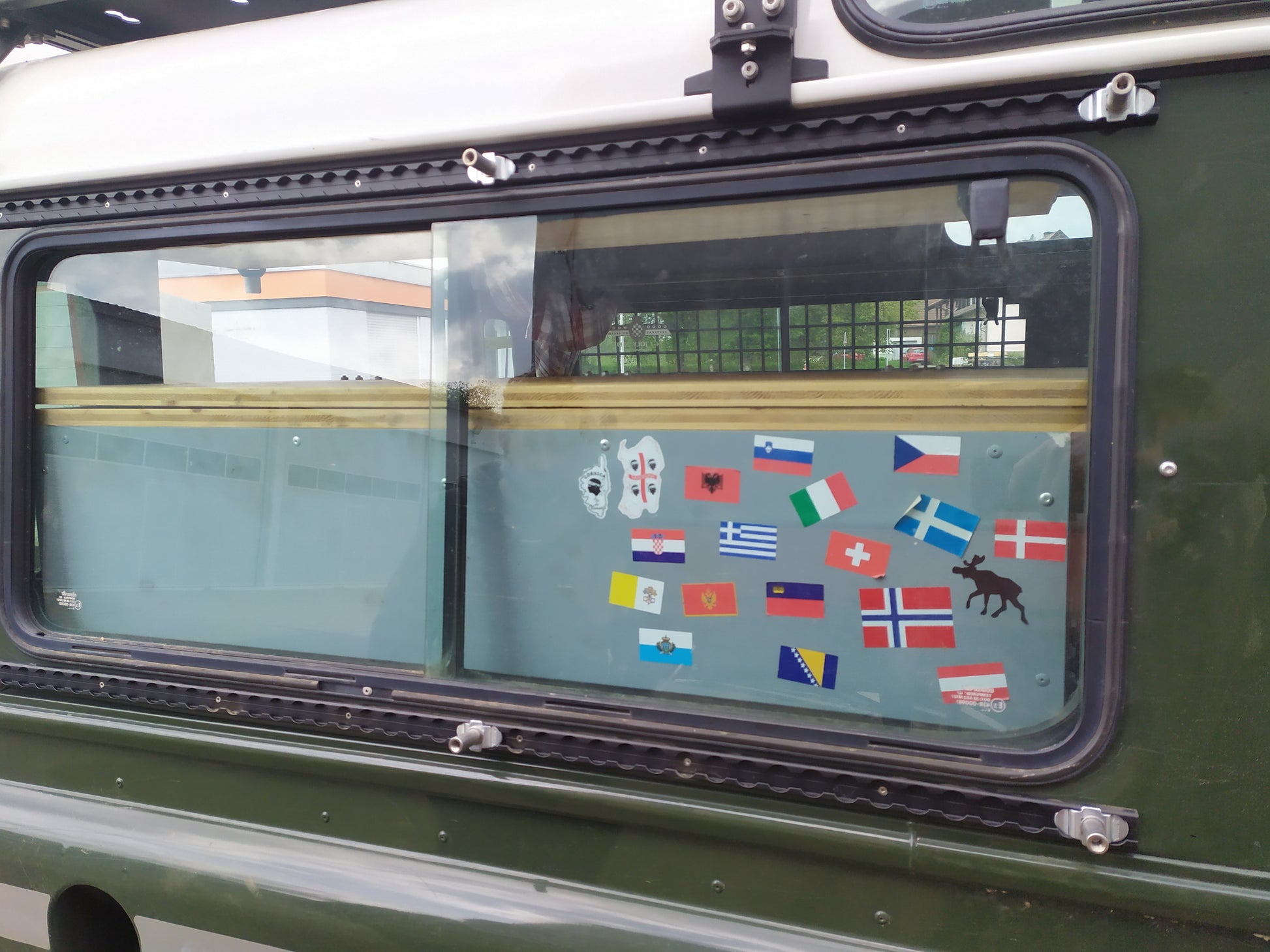 SideRack Defender Seitentragesystem - Single - ohne Airline Schienen Rolling-Space