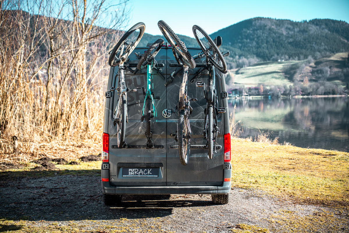 https://pushcomponents.com/wp-content/uploads/2025/12/PUSHrack-Fahrradtraeger-V3-Camper-Gravel-Heck.jpg