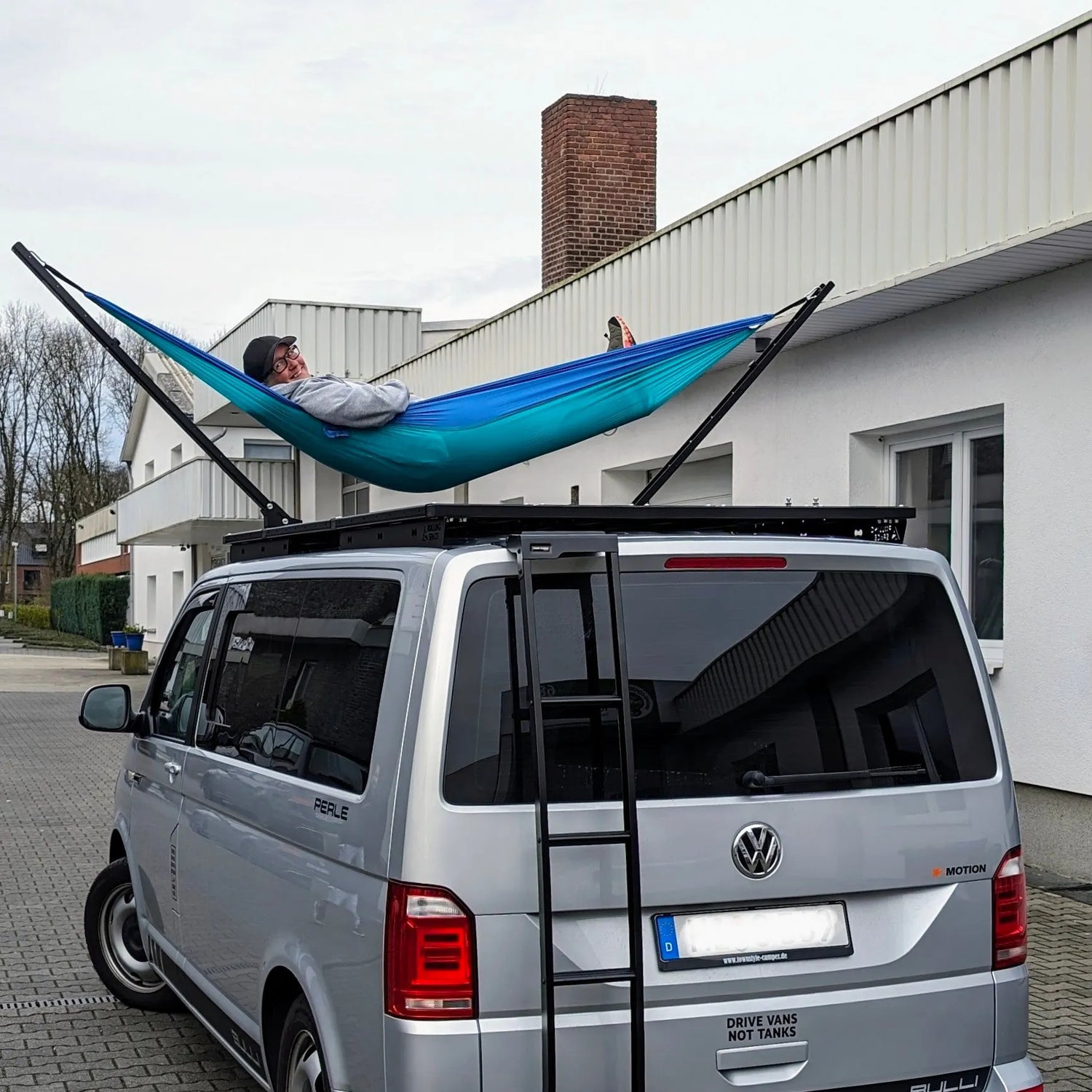 Hängemattenhalter klappbar Dachträger Van/Camper Rolling Space, Rhino Rack, Frontrunner – CamperMacherei