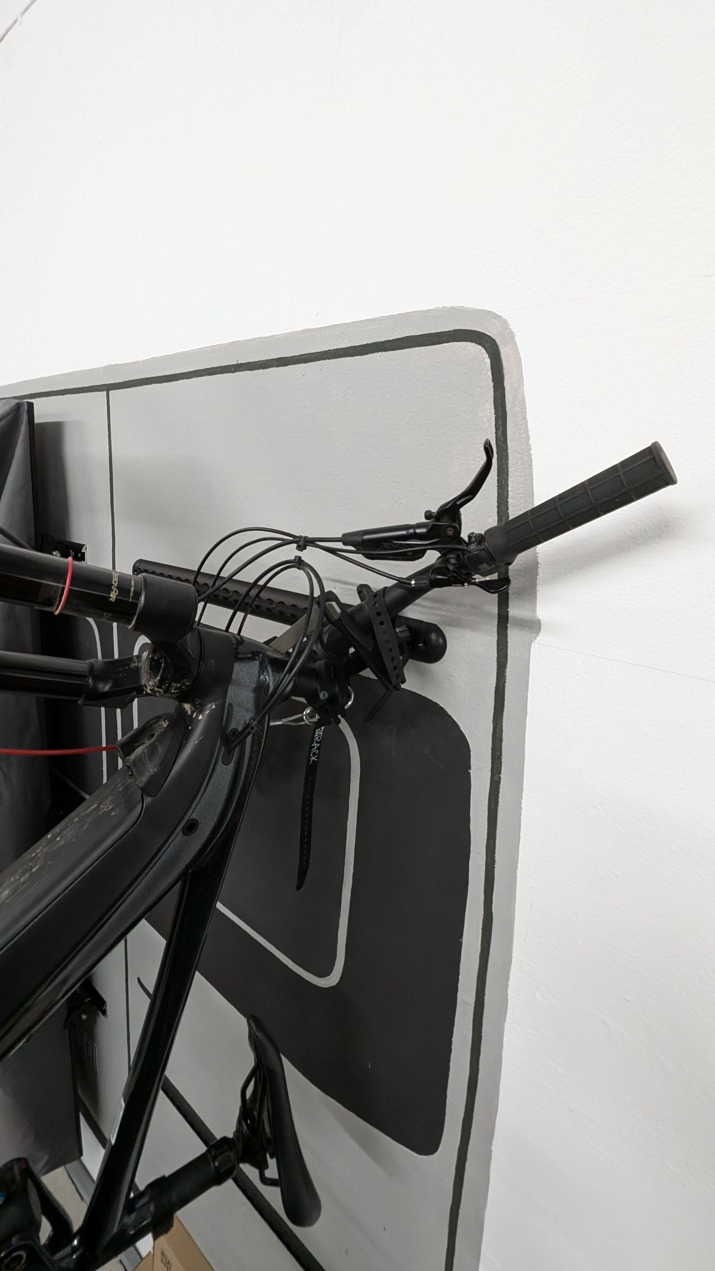 PUSHrack V2 Fahrradträger/Halter Airlineschienen Kastenwagen 2,25 Crafter, MAN TGE, Sprinter, Fiat Ducato, Boxer, Jumper Movano Heckträger vertikal