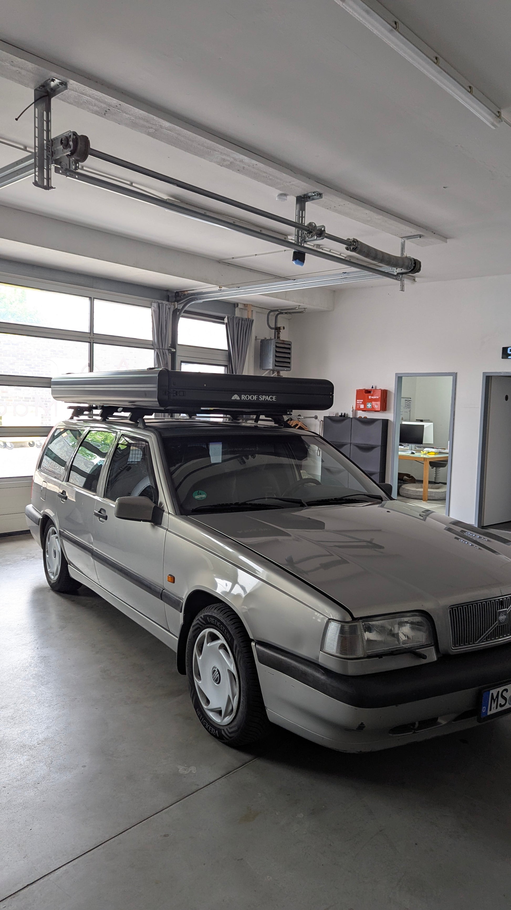 volvo 850 dachzelt Roof Space 4 Hartschale mit Sicherheitssystem für große Menschen – CamperMacherei