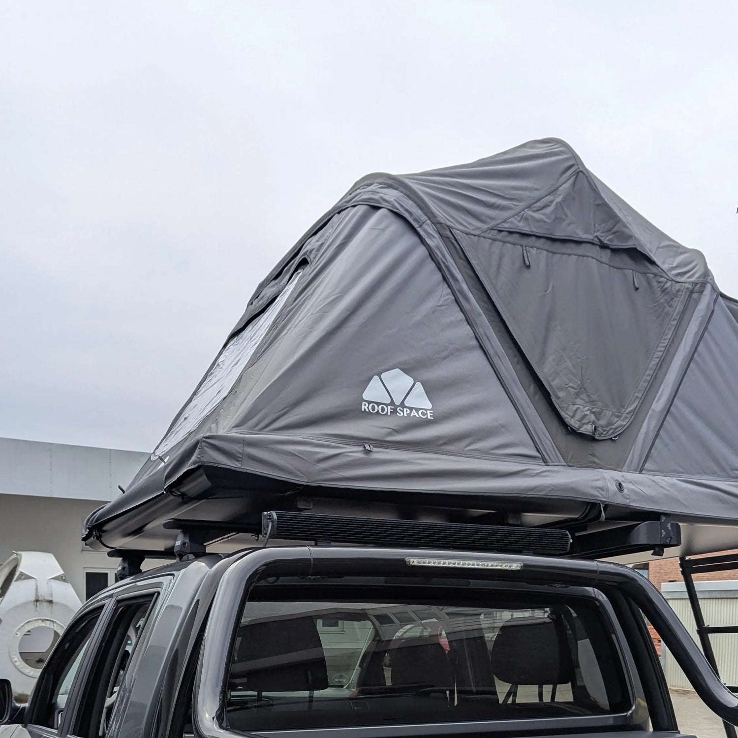 Roof Space 2 geöffnet auf VW Amarok