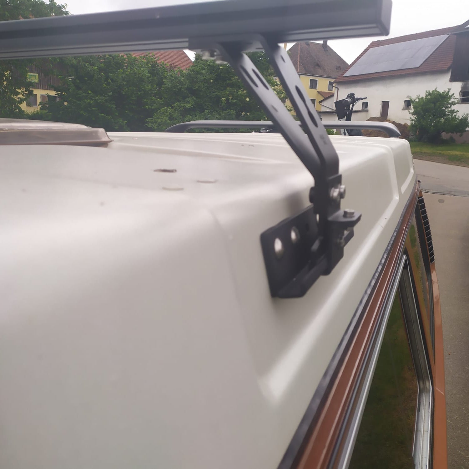 Künstliche Regenrinne Dachträger Rolling-Space