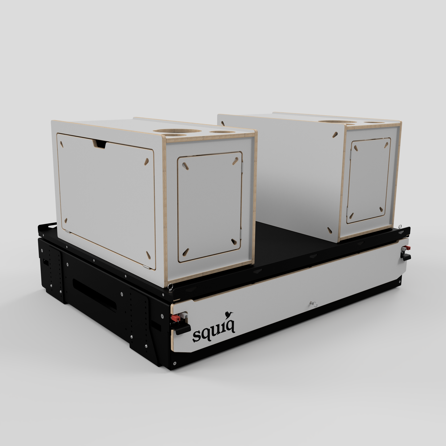 https://cdn.shopify.com/s/files/1/0861/6053/9973/files/maxi-camping-kofferraumauszug-squiq-traveler-max-03-geschlossen-perspektive.png?v=1768317337