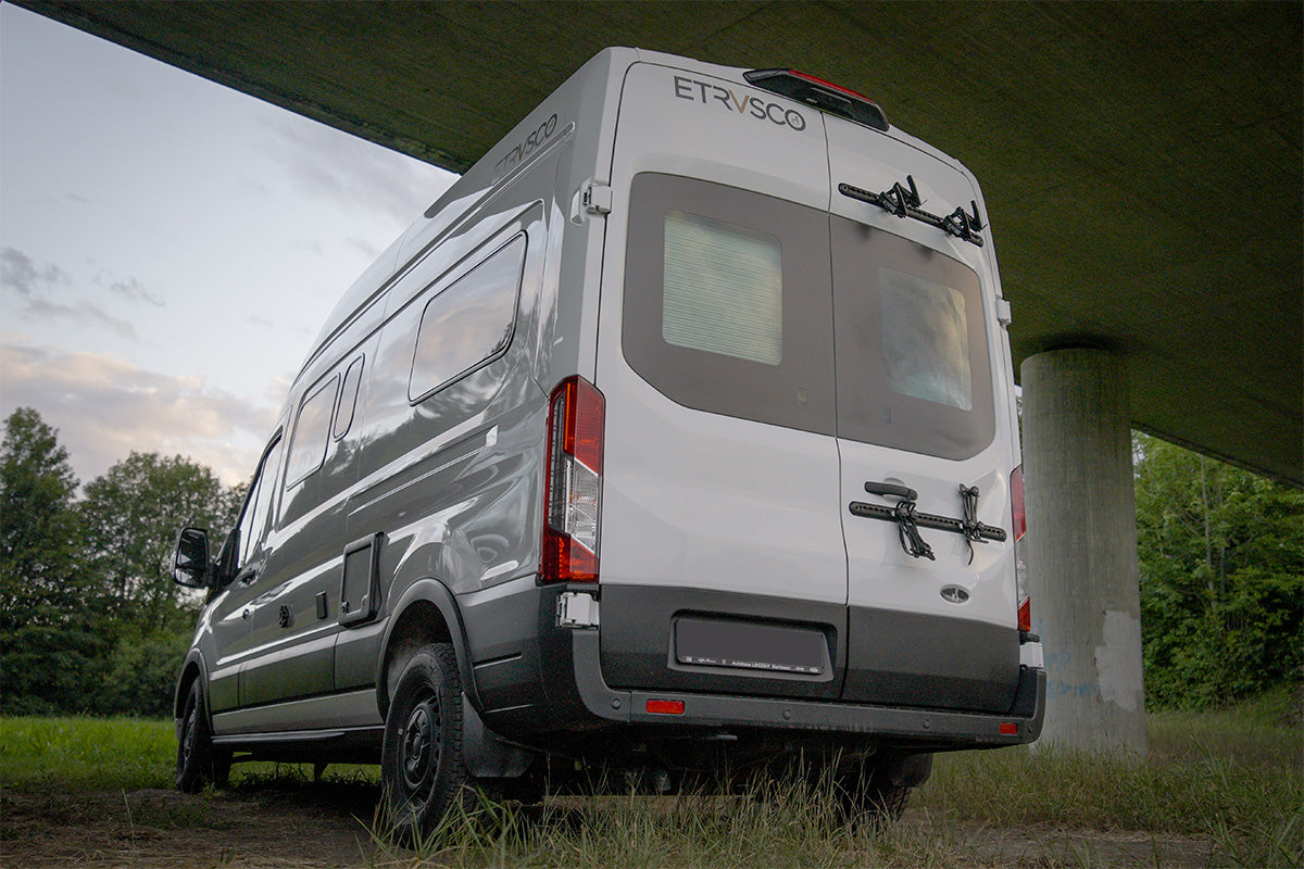 PUSHrack V2 Fahrradträger/Halter Airlineschienen Kastenwagen 2,25 Crafter, MAN TGE, Sprinter, Fiat Ducato, Boxer, Jumper Movano Heckträger vertikal