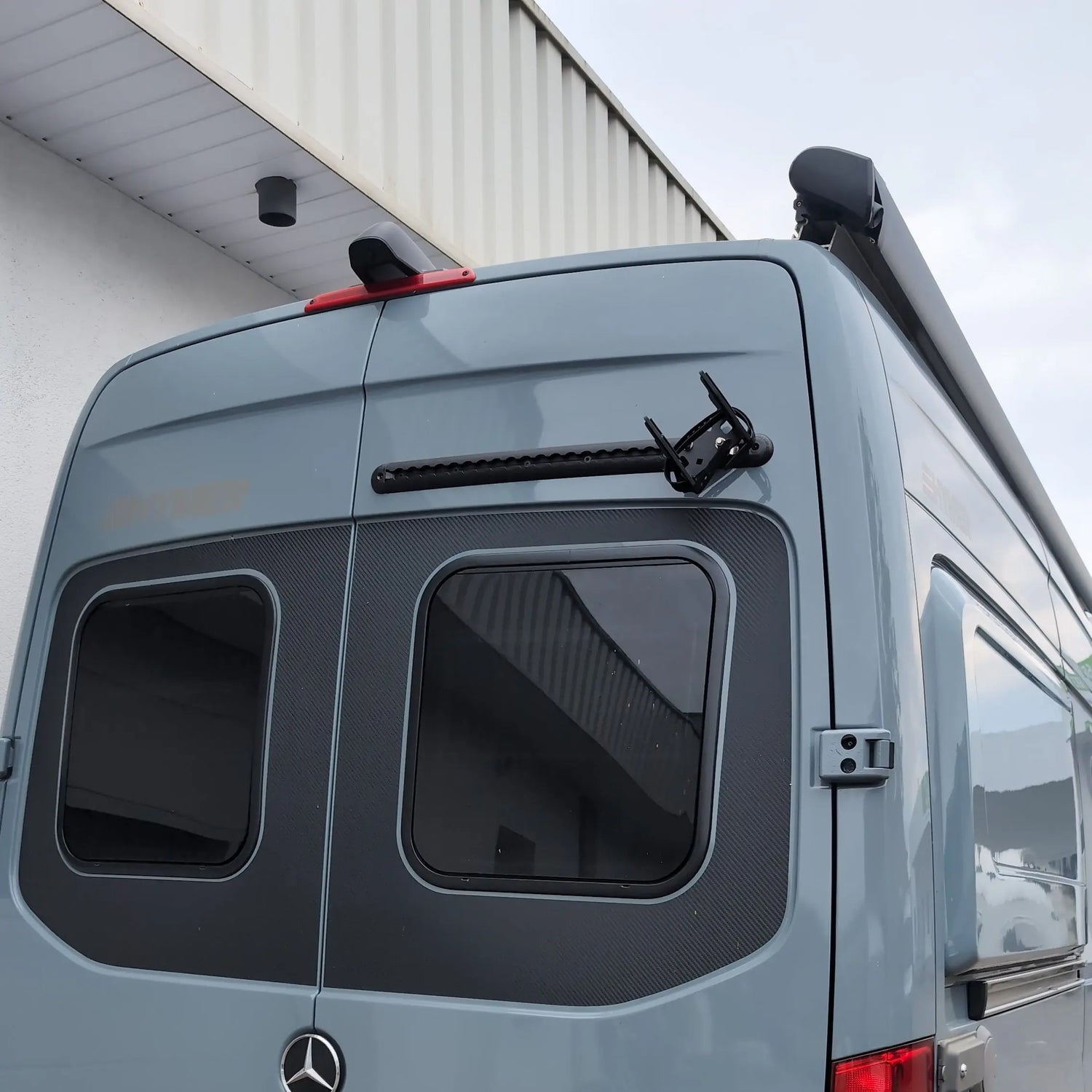 PUSHrack V2 Fahrradträger/Halter für Kastenwagen ab 2,25m Crafter, MAN TGE, Sprinter, Fiat Ducato, Boxer, Jumper Movano Heckträger vertikal Push Components