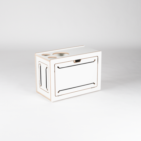 https://cdn.shopify.com/s/files/1/0861/6053/9973/files/squiq-traveler-compact-campingbox-rechts-geschlossen.png?v=1765291652
