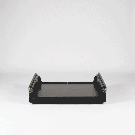 https://cdn.shopify.com/s/files/1/0861/6053/9973/files/squiq-traveler-compact-kofferraumauszug-campingbox.gif?v=1765291652