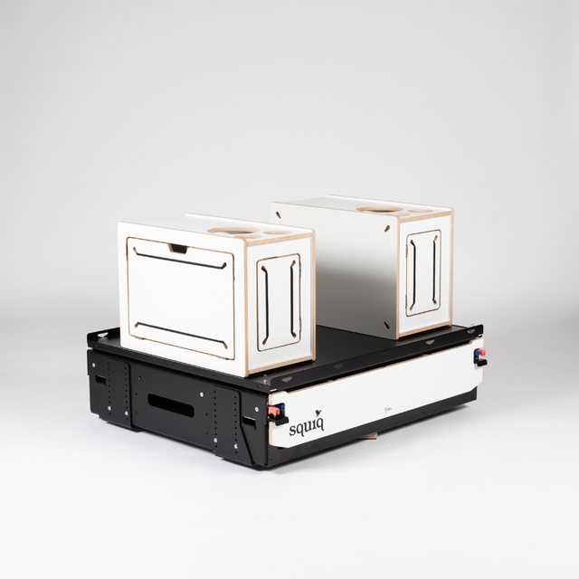 https://cdn.shopify.com/s/files/1/0861/6053/9973/files/squiq-traveler-compact-kofferraumauszug-campingboxen-geschlossen-perspektive.png?v=1765291652