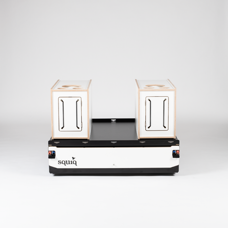 https://cdn.shopify.com/s/files/1/0861/6053/9973/files/squiq-traveler-compact-kofferraumauszug-campingboxen-geschlossen-vorderansicht.png?v=1765291652