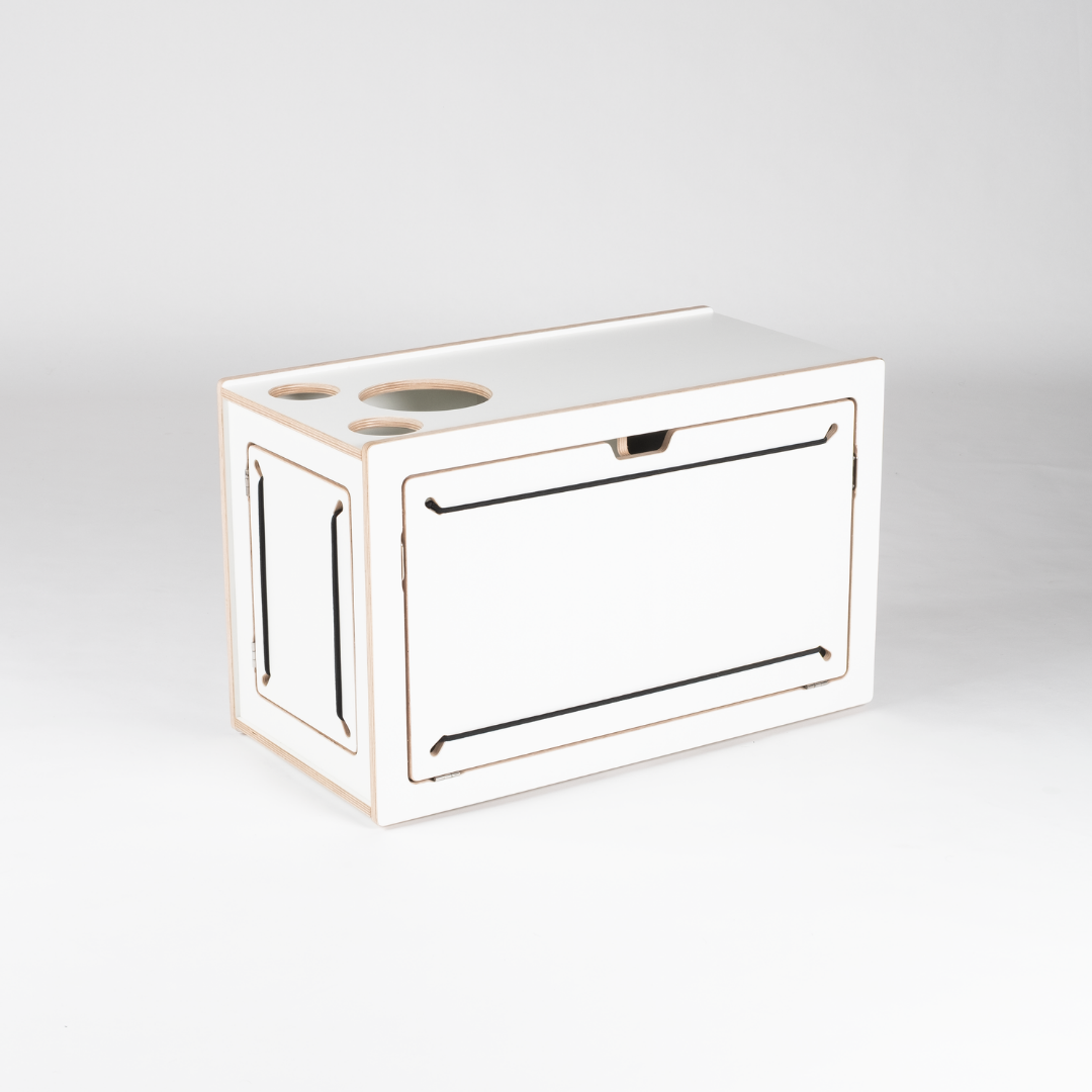 https://cdn.shopify.com/s/files/1/0861/6053/9973/files/squiq-traveler-max-campingbox-rechts-geschlossen.png?v=1753362601