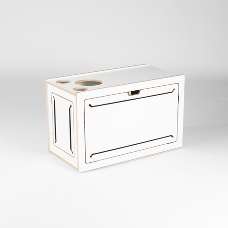 https://cdn.shopify.com/s/files/1/0861/6053/9973/files/squiq-traveler-max-campingbox-rechts-geschlossen.png?v=1753362601