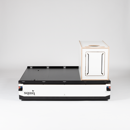https://cdn.shopify.com/s/files/1/0861/6053/9973/files/squiq-traveler-max-kofferraumauszug-campingbox-rechts-flexibel.png?v=1753362601