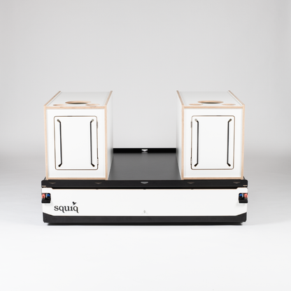 https://cdn.shopify.com/s/files/1/0861/6053/9973/files/squiq-traveler-max-kofferraumauszug-campingboxen-geschlossen-vorderansicht.png?v=1753362601