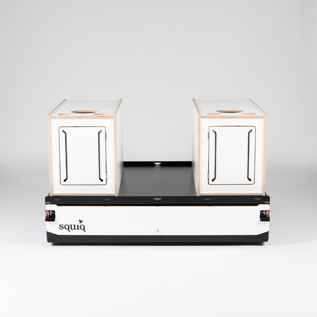 https://cdn.shopify.com/s/files/1/0861/6053/9973/files/squiq-traveler-max-kofferraumauszug-campingboxen-geschlossen-vorderansicht.png?v=1753362601