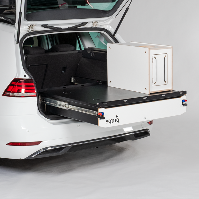 https://cdn.shopify.com/s/files/1/0861/6053/9973/files/squiq-traveler-regular-auszug-mit-einer-campingbox-alltagstauglich-kombi.png?v=1754652023
