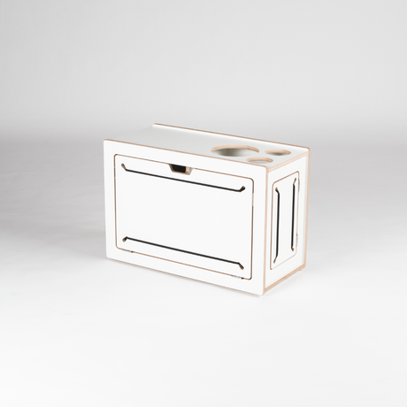 https://cdn.shopify.com/s/files/1/0861/6053/9973/files/squiq-traveler-regular-campingbox-links-geschlossen.png?v=1752209751