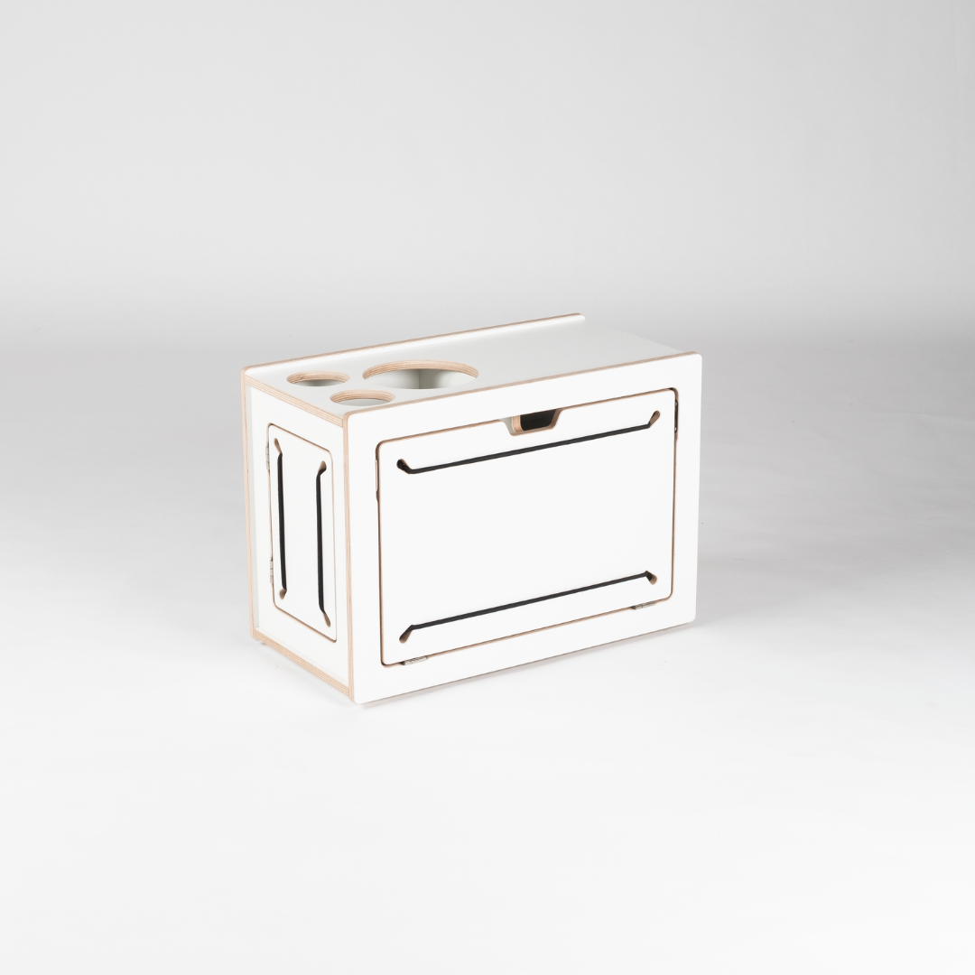 https://cdn.shopify.com/s/files/1/0861/6053/9973/files/squiq-traveler-regular-campingbox-rechts-geschlossen.png?v=1765291656
