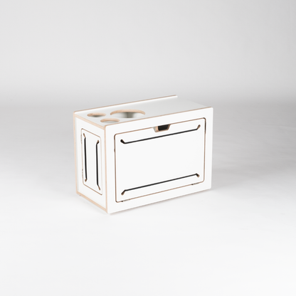 https://cdn.shopify.com/s/files/1/0861/6053/9973/files/squiq-traveler-regular-campingbox-rechts-geschlossen.png?v=1765291656