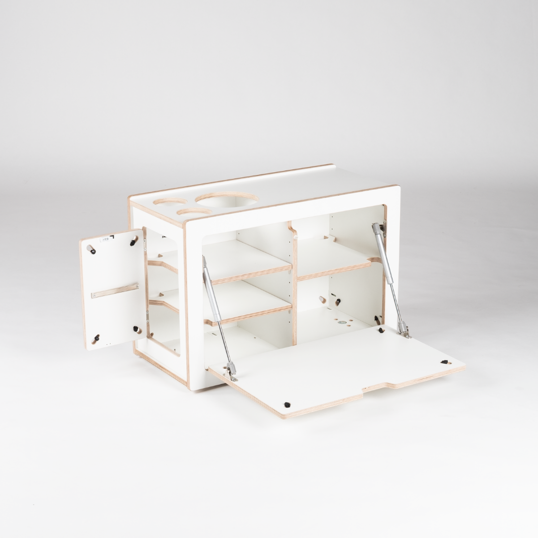 https://cdn.shopify.com/s/files/1/0861/6053/9973/files/squiq-traveler-regular-campingbox-rechts-offen.png?v=1765291656