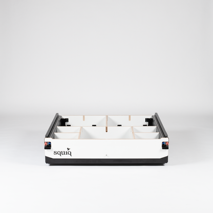 https://cdn.shopify.com/s/files/1/0861/6053/9973/files/squiq-traveler-regular-kofferraumauszug-flexibel-einteilbar.png?v=1752571427